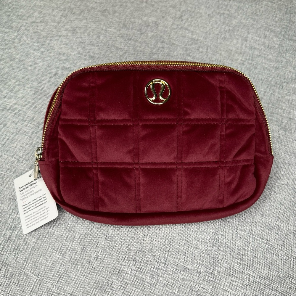 Lululemon Everywhere Belt Bag Quilted Velour Wine Berry Velvet Crossbody Bag NWT - Picture 7 of 10